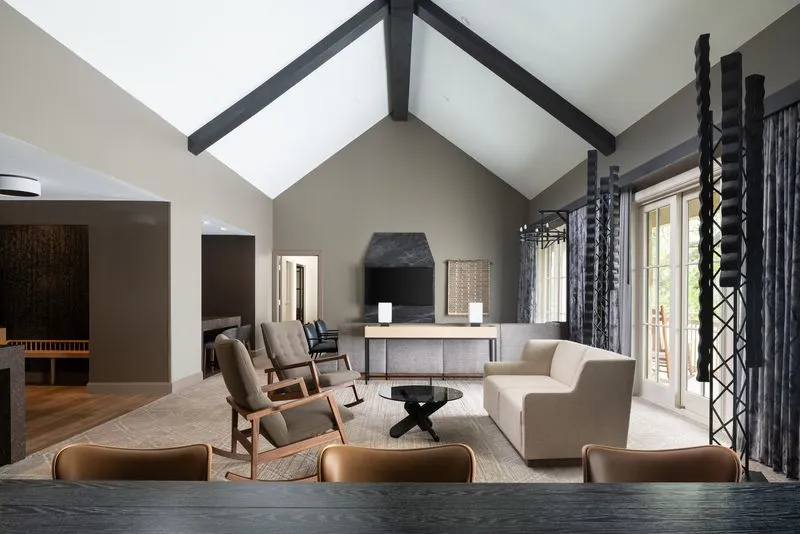 67992c02289bd9b3029db84f_AUSLP-GOVERNORS-SUITE-Parlor-2